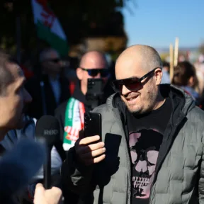 Nyomoz a BRFK a fideszes zászlómeneten történt atrocitások miatt