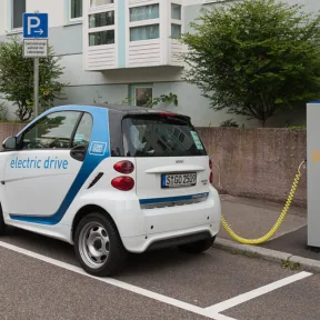 Berlin és Párizs tovább lazítaná a belső égésű motorok 2035-ös uniós kivezetésének szabályait