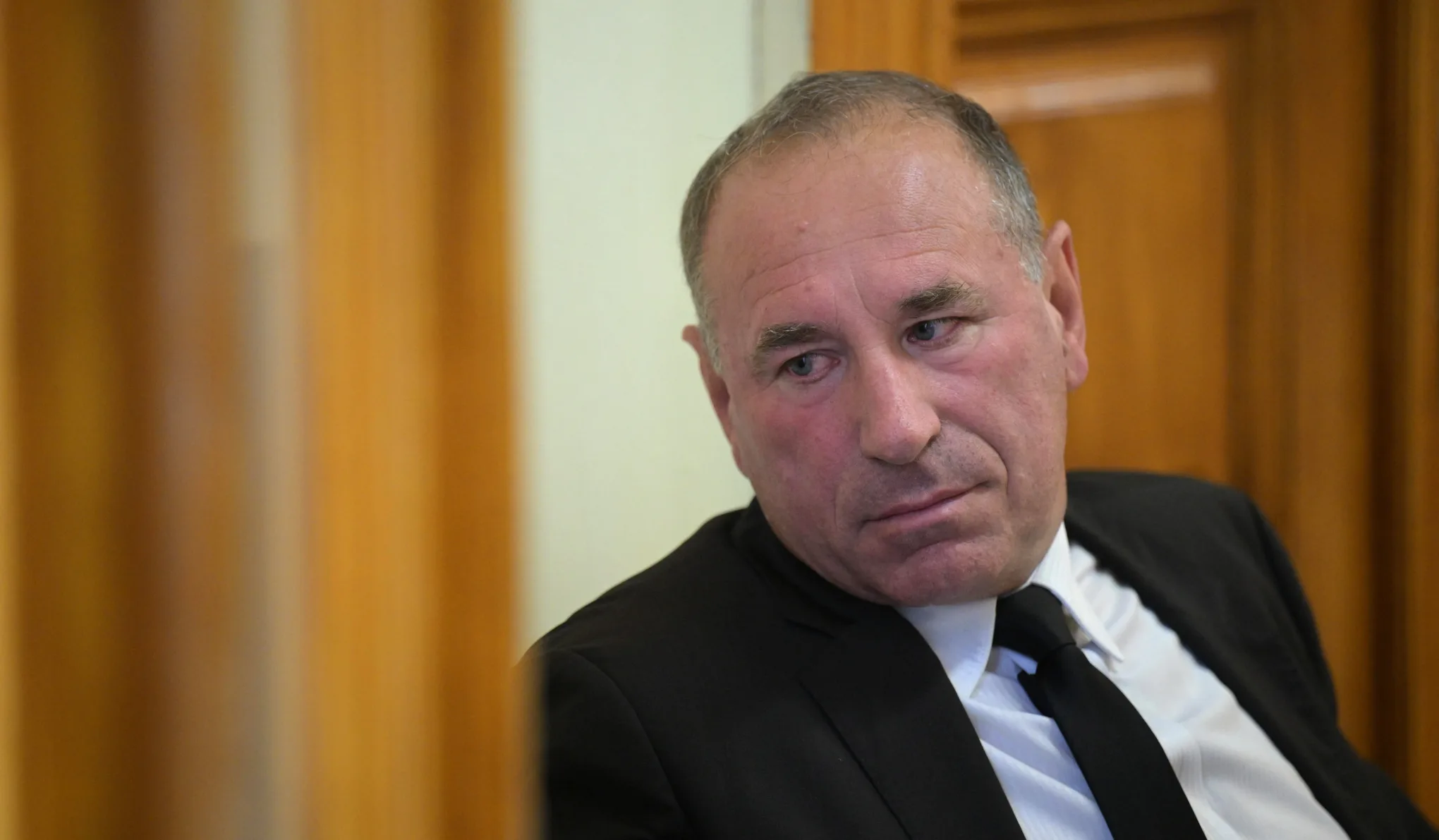 Boldog István és egyik társa bűnügyi felügyeletét rendelte el a bíróság, mindketten nyomkövetőt kapnak