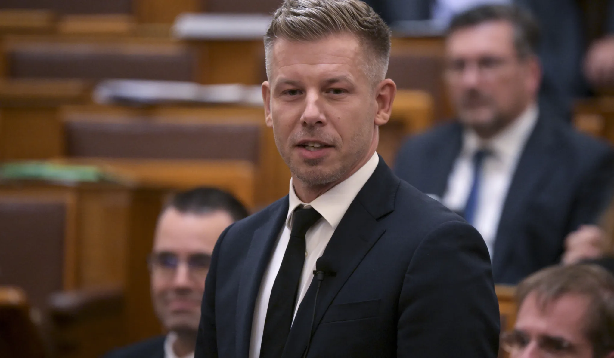 Rekordmagas Magyar Péter előnye Orbán Viktor előtt a népszerűségi versenyben