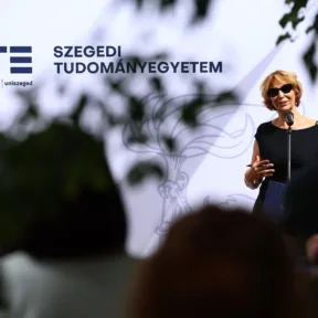A Szegedi Tudományegyetem kancellárja azt állítja, Kubatov Gábor berendelte őt a Lendvay utcai Fidesz-székházba, miután kikosarazta a NER-es cégeket