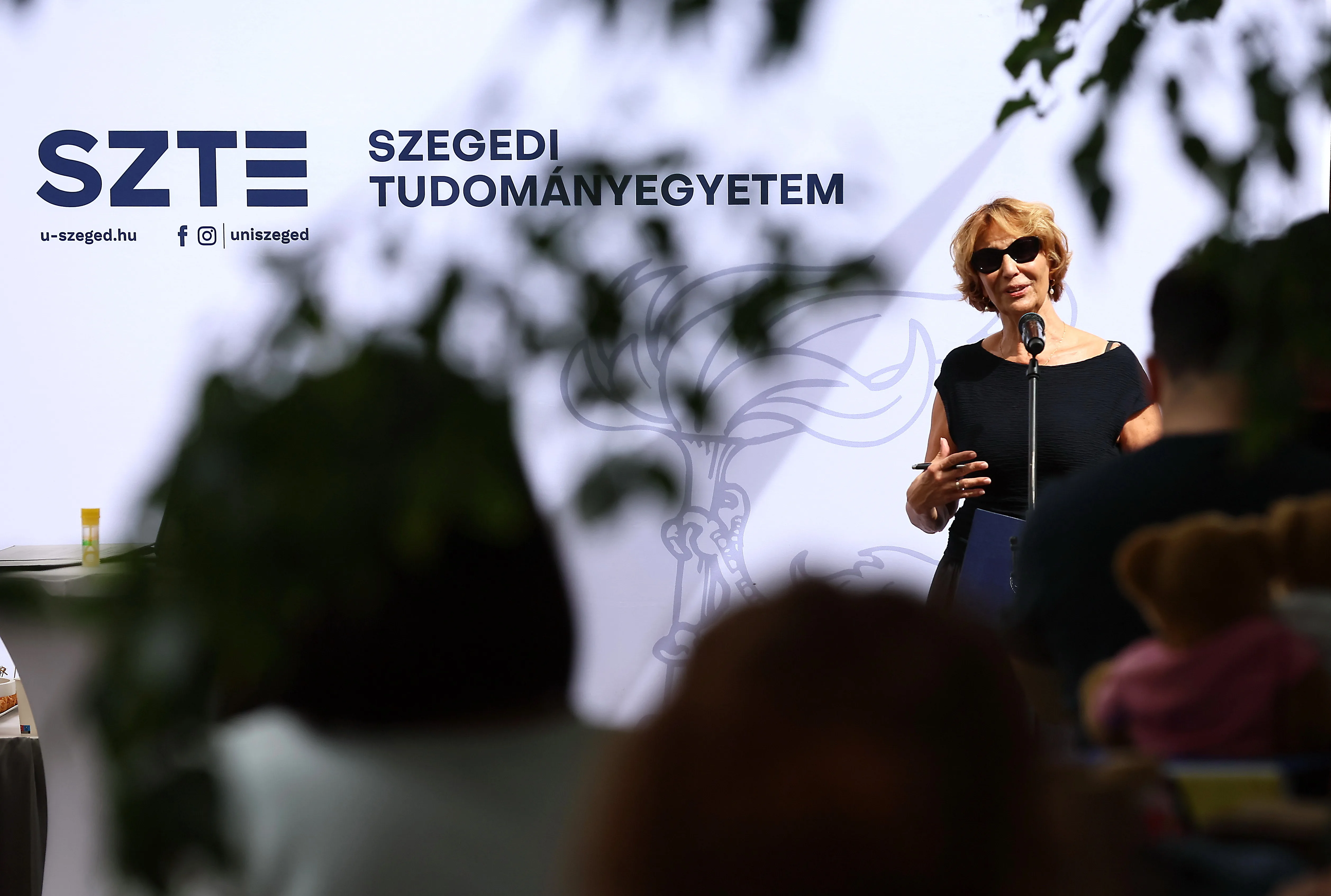 A Szegedi Tudományegyetem kancellárja azt állítja, Kubatov Gábor berendelte őt a Lendvay utcai Fidesz-székházba, miután kikosarazta a NER-es cégeket