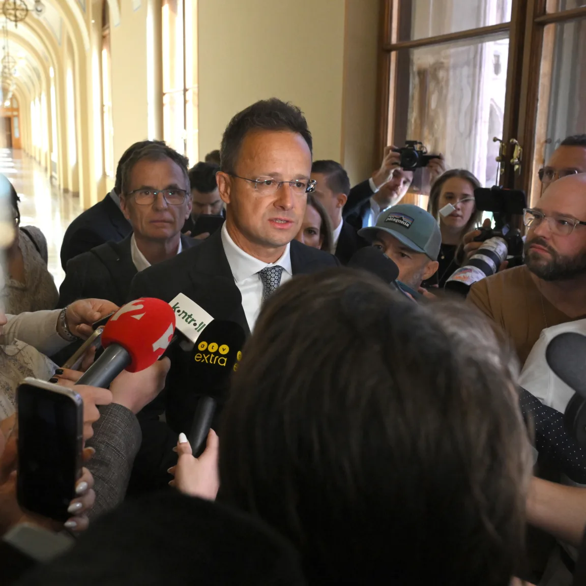 Szijjártó Péter hírszerzési aranybánya lehet a kínaiaknak