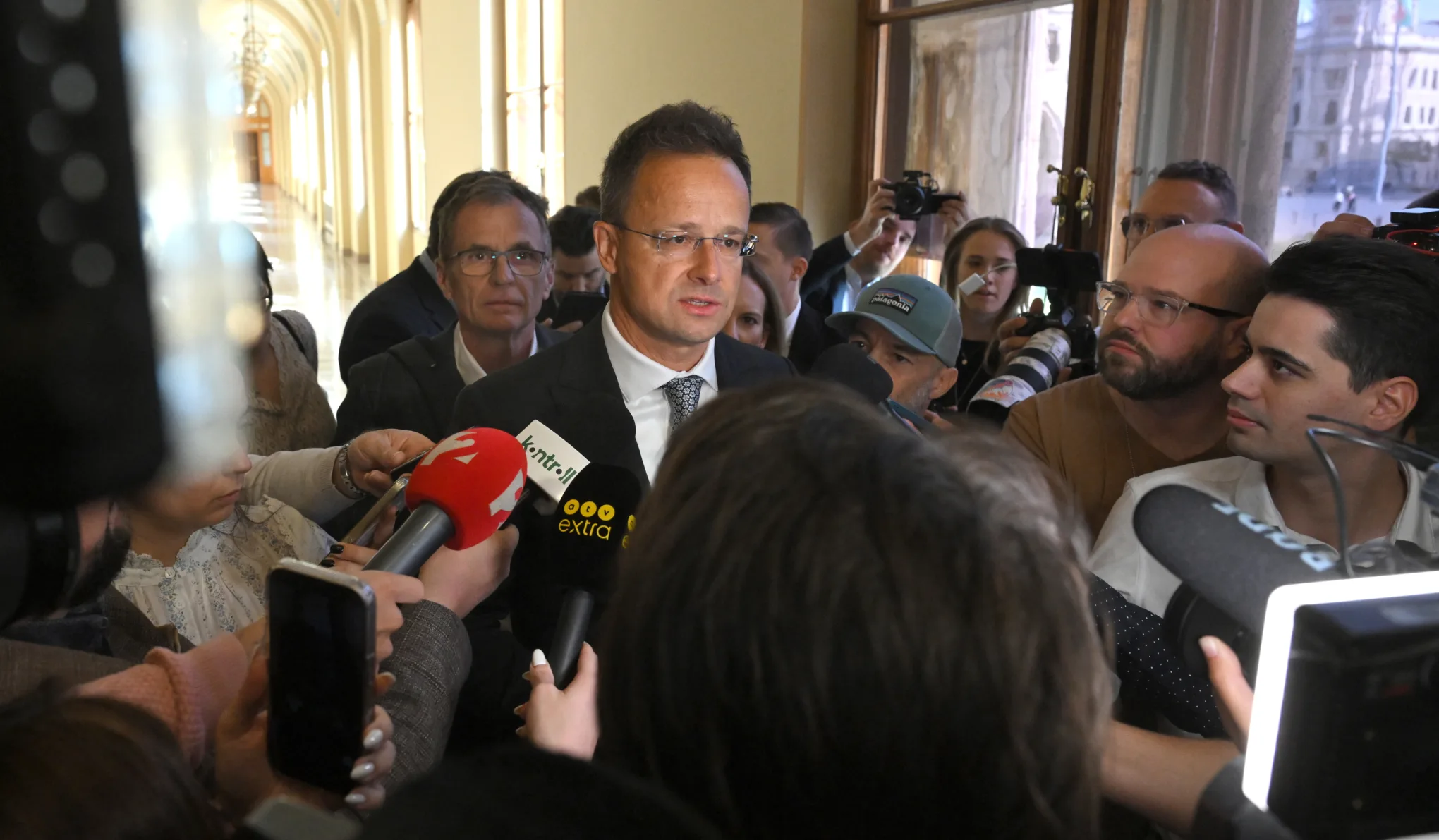 Szijjártó Péter hírszerzési aranybánya lehet a kínaiaknak