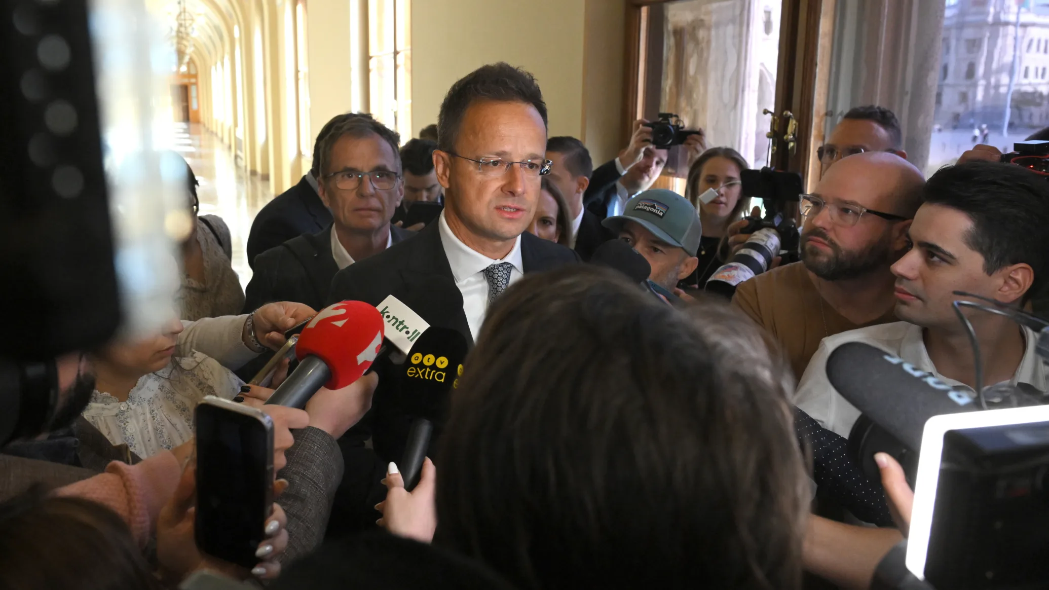Szijjártó Péter hírszerzési aranybánya lehet a kínaiaknak