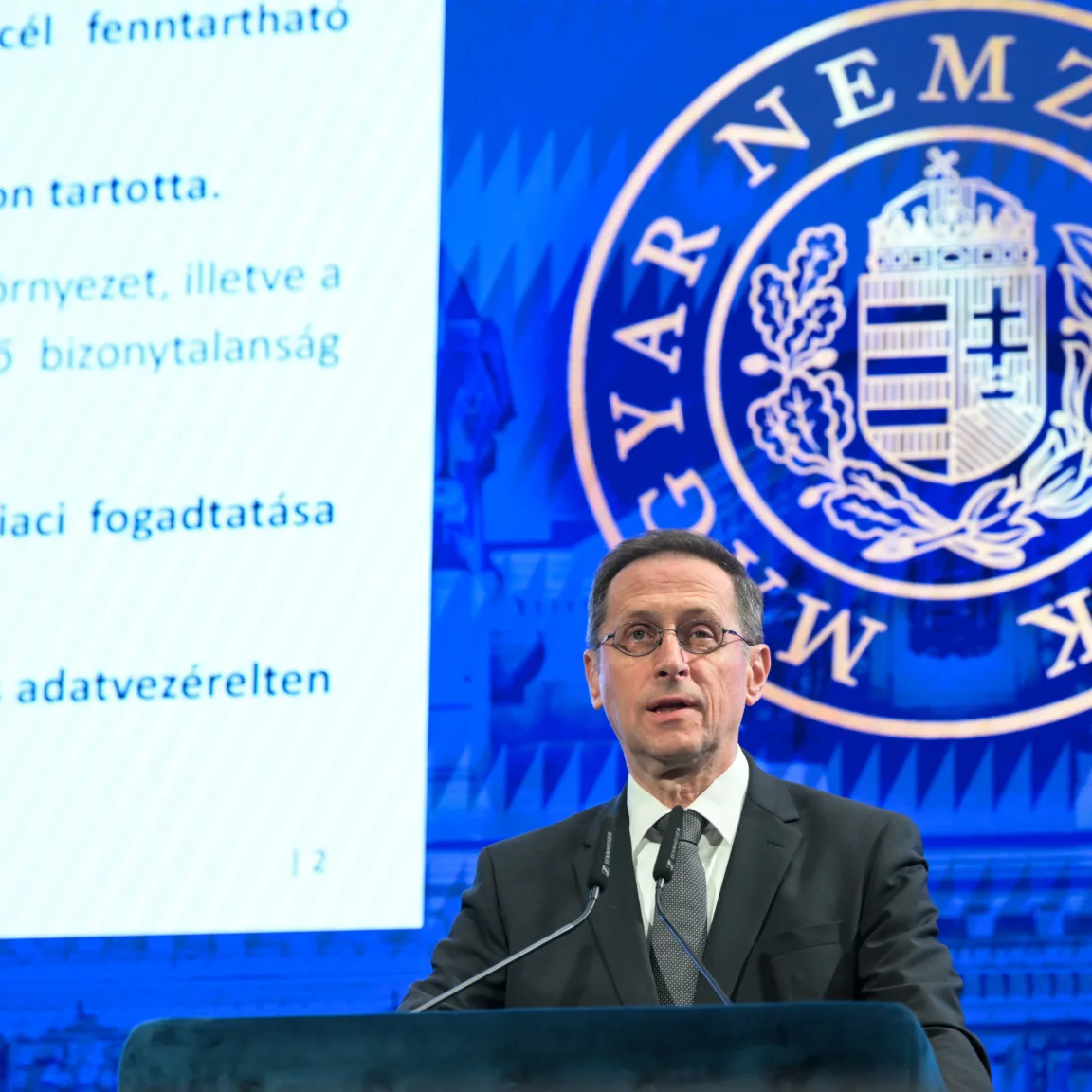 Az óvatosság az első: nem nyúlt az alapkamathoz a jegybank