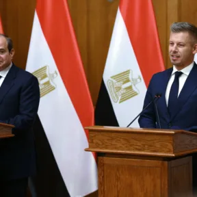 Magyar Péter: A Tisza-kormány rendezte Egyiptommal elődje megszegett szerződéseit, legyártunk még 44 vasúti kocsit