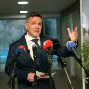 Hamis e-maileket küldenek a miskolci polgármester nevében