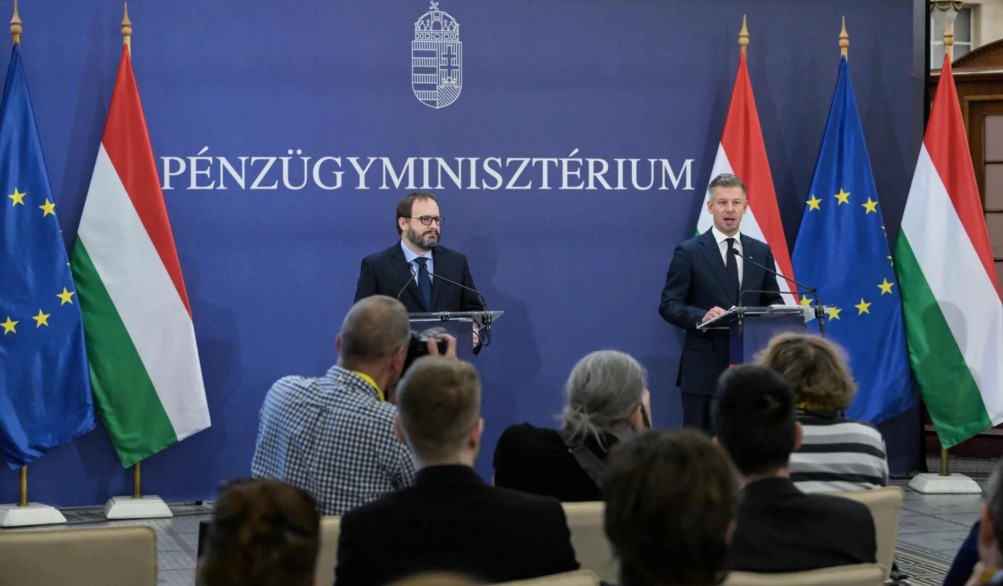 Nehéz örökséget vett át, egyszerre spórol és juttatásokat emel a Tisza-kormány