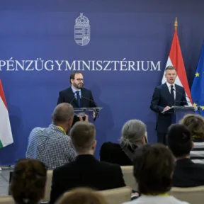 Nehéz örökséget vett át, egyszerre spórol és juttatásokat emel a Tisza-kormány
