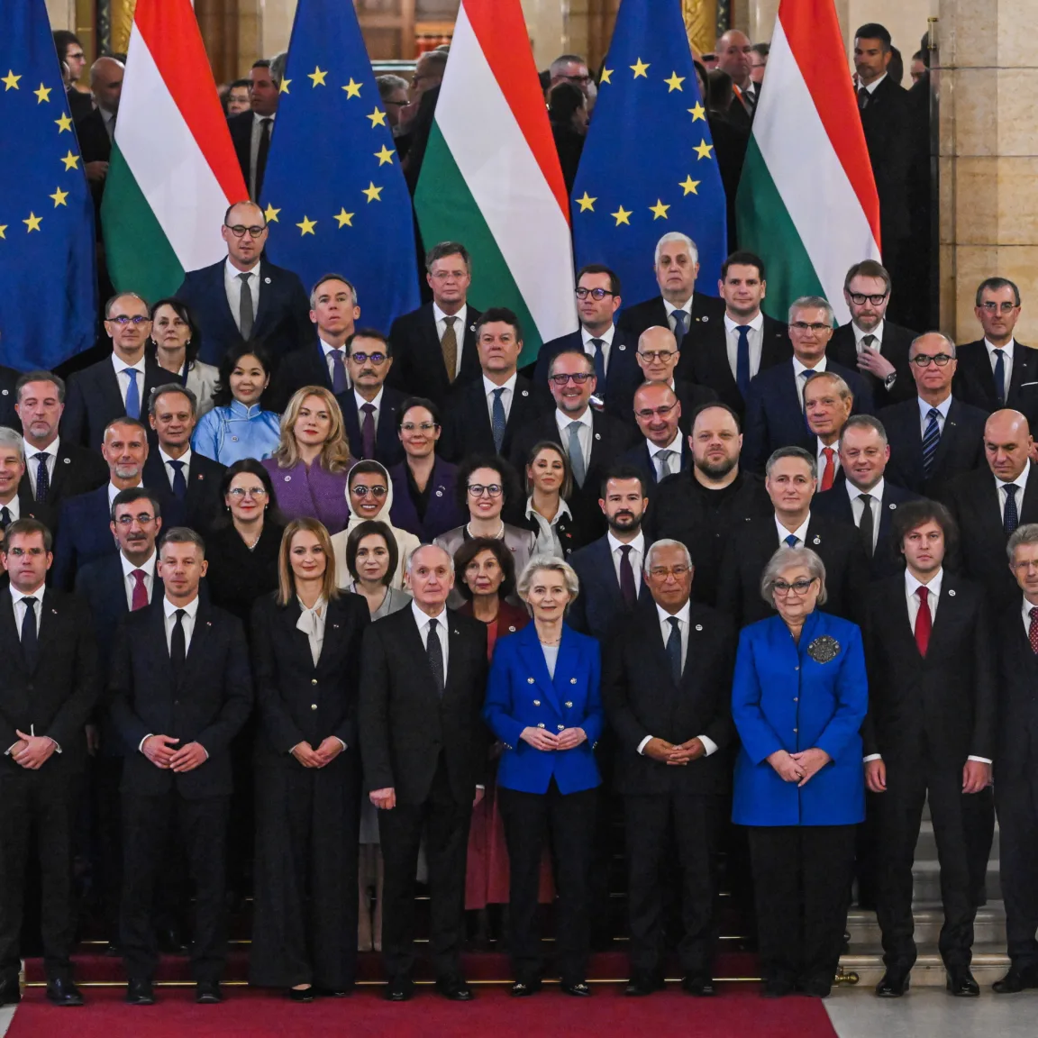 Euronews: Késve kiküldött meghívók és diplomáciai bakik miatt lett a vártnál szerényebb a külföldi vendégek ünnepi listája