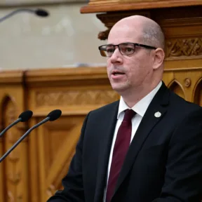 Az ügyészséget is otthagyja Nagy Gábor Bálint
