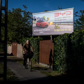 Több mint egy tucat szervezet tiltakozik a a Tisza-kormány tervezett reklámadója ellen
