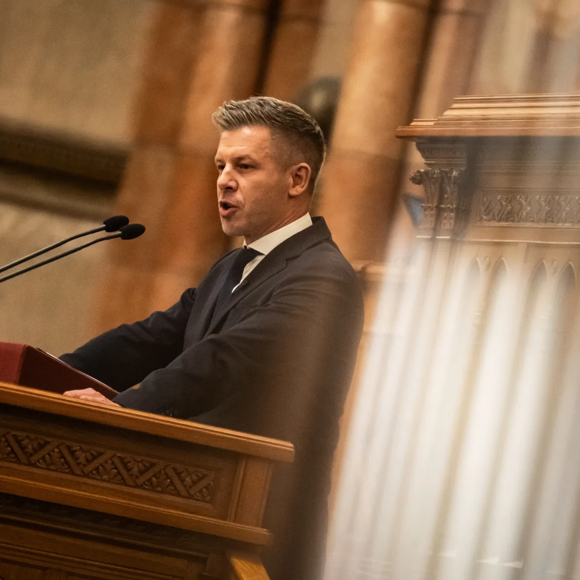 Béremelések és jóléti intézkedések egész sorát jelentette be Magyar Péter