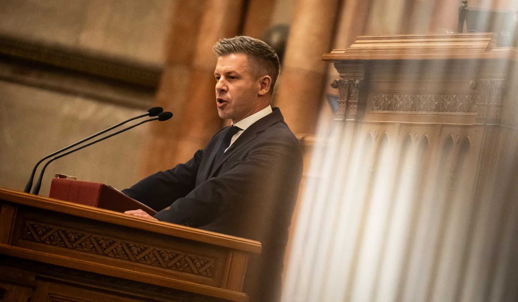 Béremelések és jóléti intézkedések egész sorát jelentette be Magyar Péter