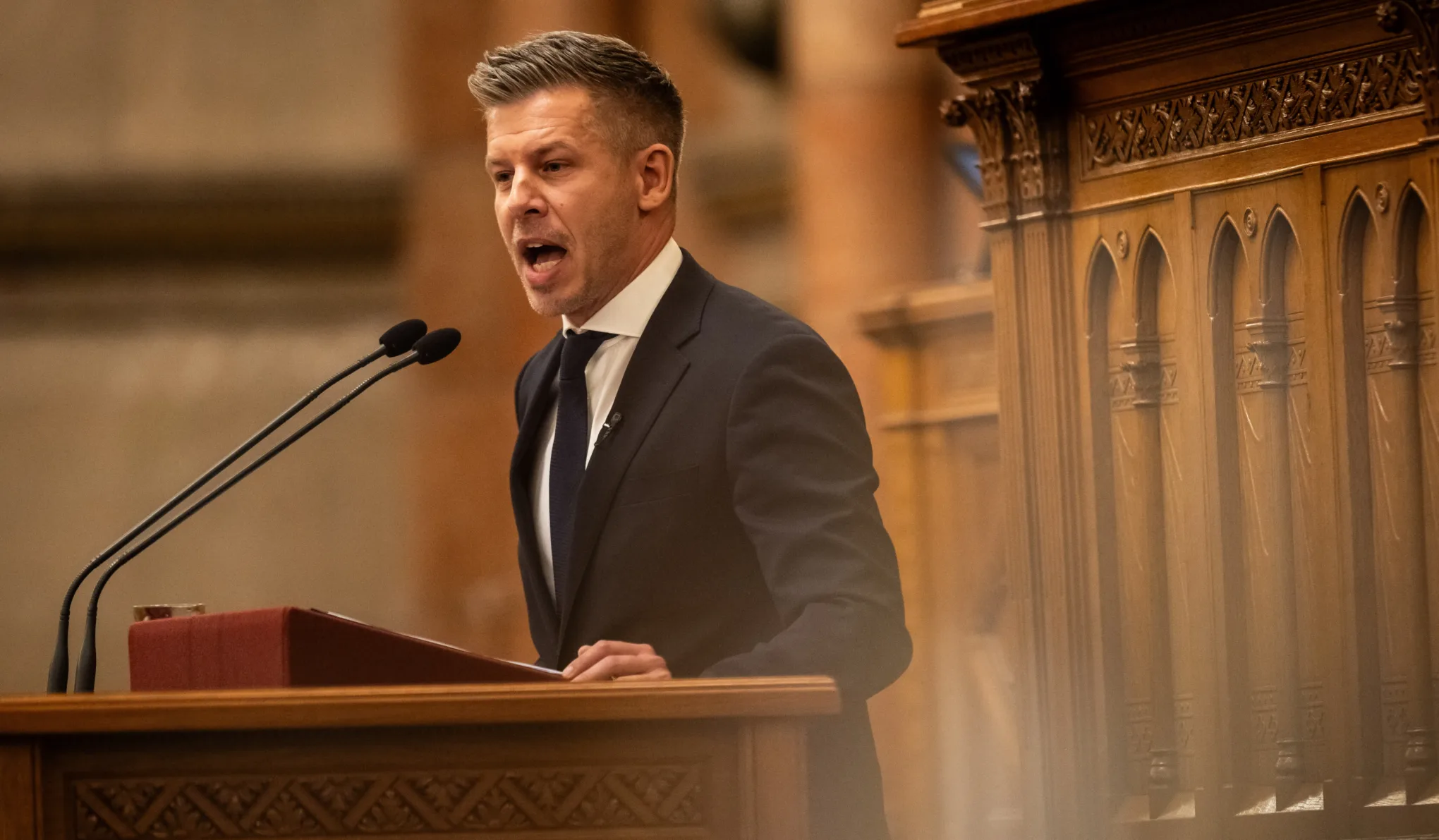 Minimum merész a jövő évi költségvetés terve, Magyar Péter soha nem látott átrendezésre tett ígéretet