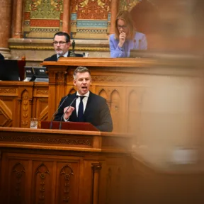 Megjöttek az első elemzői reakciók Magyar Péter bejelentéseire