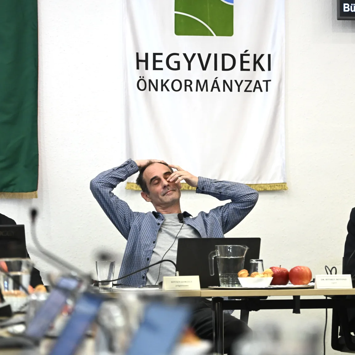 Egymásnak feszültek a képviselők, de marad a hegyvidéki patthelyzet