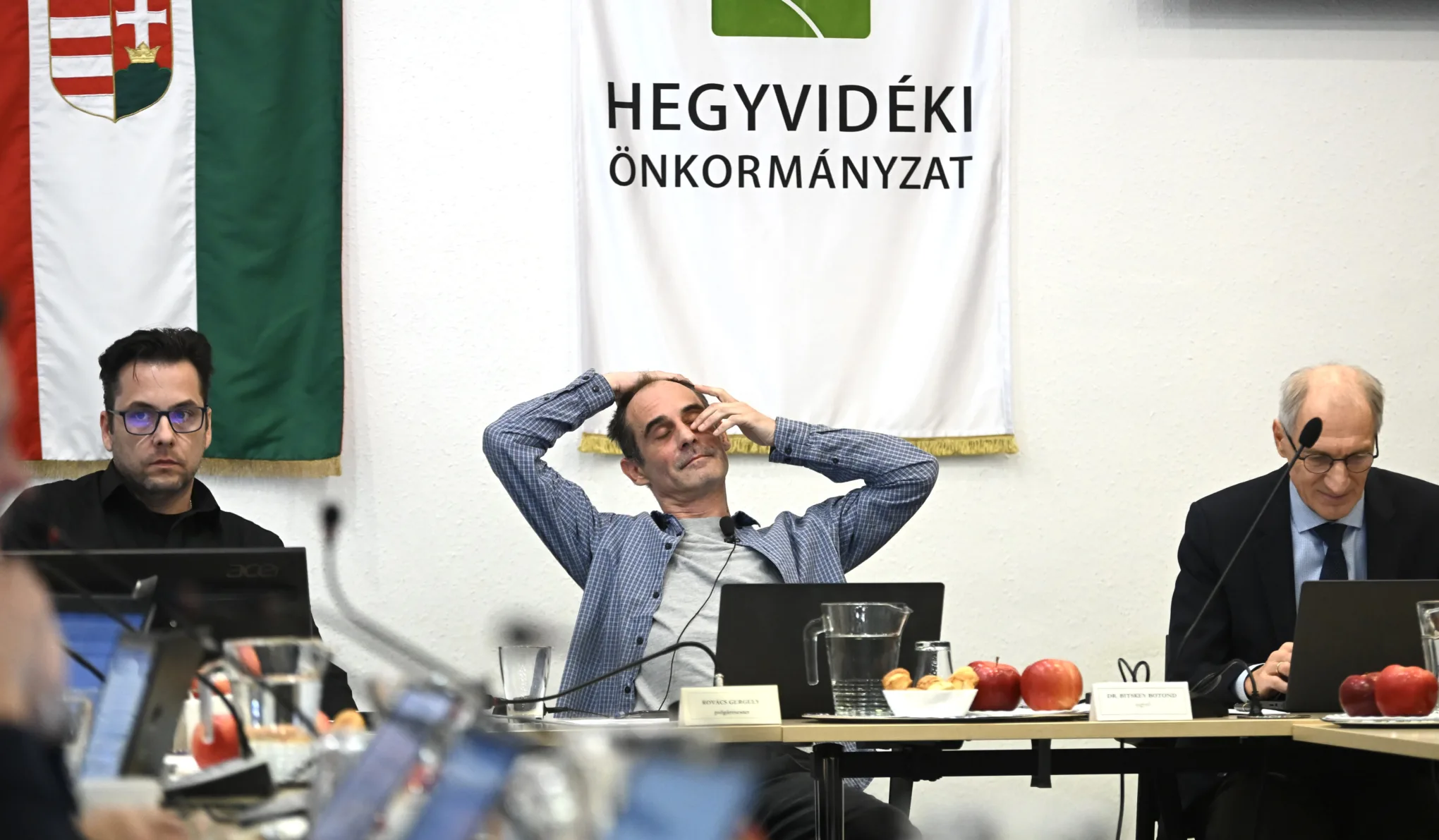 Egymásnak feszültek a képviselők, de marad a hegyvidéki patthelyzet