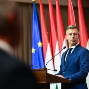 Miniszterelnökség: Még ősszel elindul az alkotmányozási folyamat