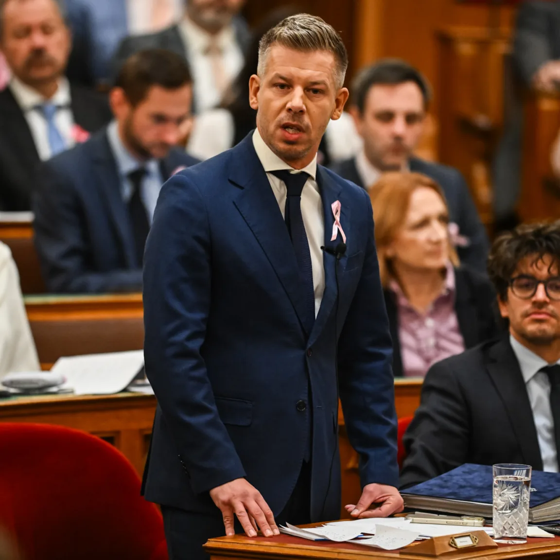 Megszavazta a gyermekvédelmi törvénymódosításokat az Országgyűlés