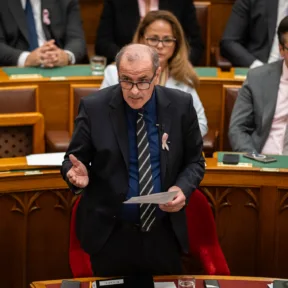 Kötelező orvosi kamarai tagság: részben figyelembe vették az államfő kérését