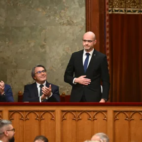 A Mi Hazánk Médiatanács-tagjelöltjét megszavazták, a Fideszét és a KDNP-ét ismét elutasította az Országgyűlés