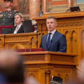 Magyar Péter: Megduplázzuk a tartósan beteg vagy súlyos fogyatékkal élő gyermekek után járó emelt családi pótlékot is