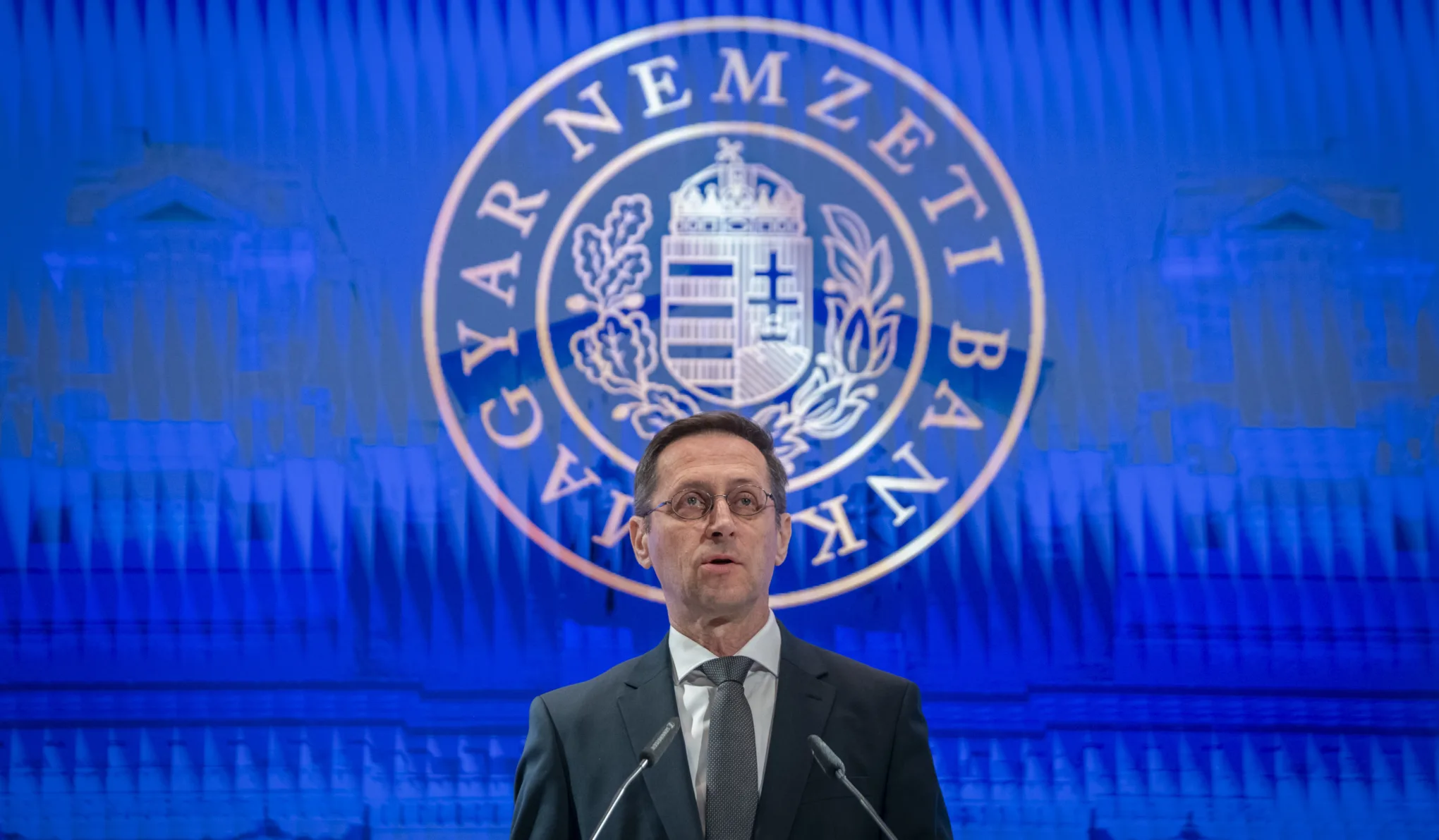 Feljelentést tett Somlai Bálint cége, mert a Varga Mihály vezette MNB kidobta egy közbeszerzésből és drágábban szerződött helyette