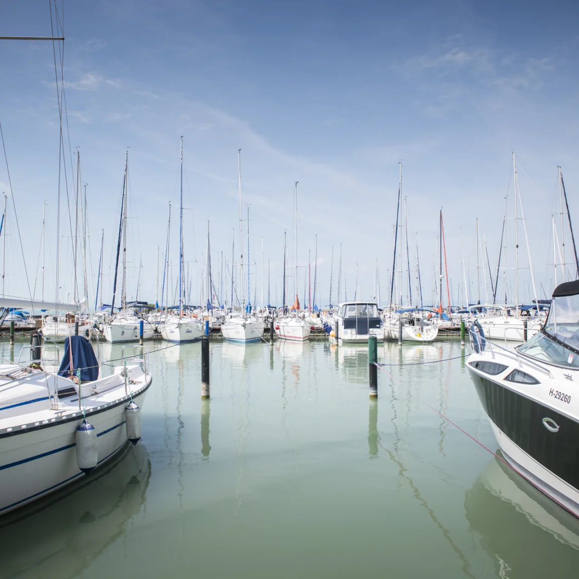 Betonba fullad a Balaton, évekkel ezelőtt megálljt kellett volna parancsolni a NER ész nélküli építkezéseinek
