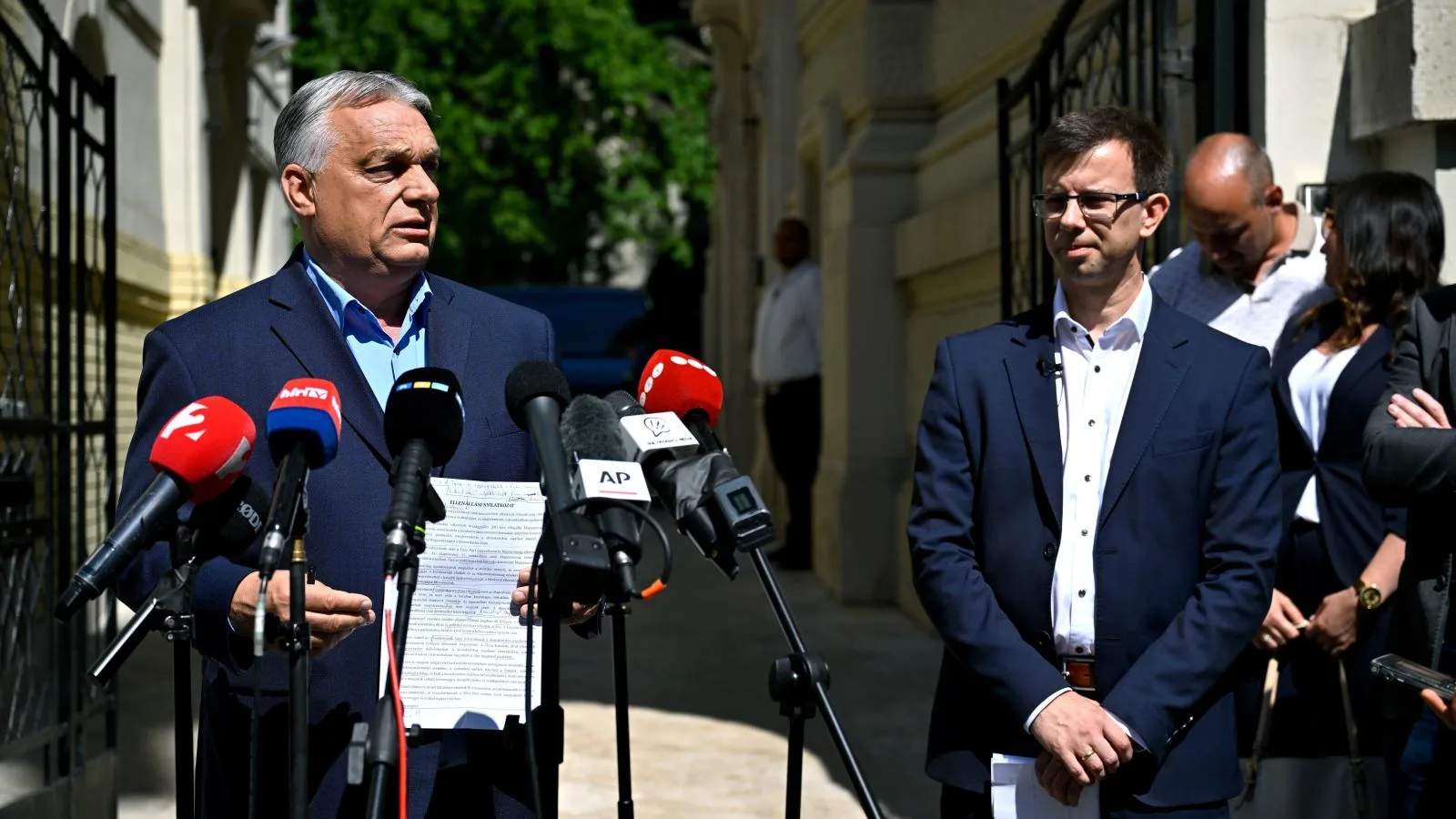 „Ügyesen megoldottuk” – közölte Havasi Bertalan, akit megkérdeztünk, hogyan frissítették a Fidesz honlapját, miközben nem nyúlhatnak a szerverekhez
