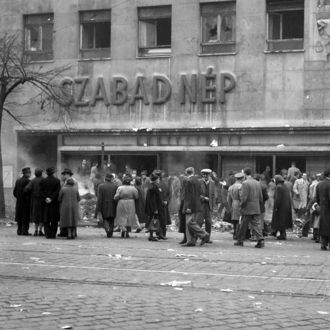 „Ne bújj el, ne álljál félre, ne engedd, hogy más vegye a kezébe a te forradalmadat!” – Szubjektív könyvajánló, avagy 1956 és emléke az írók szemével