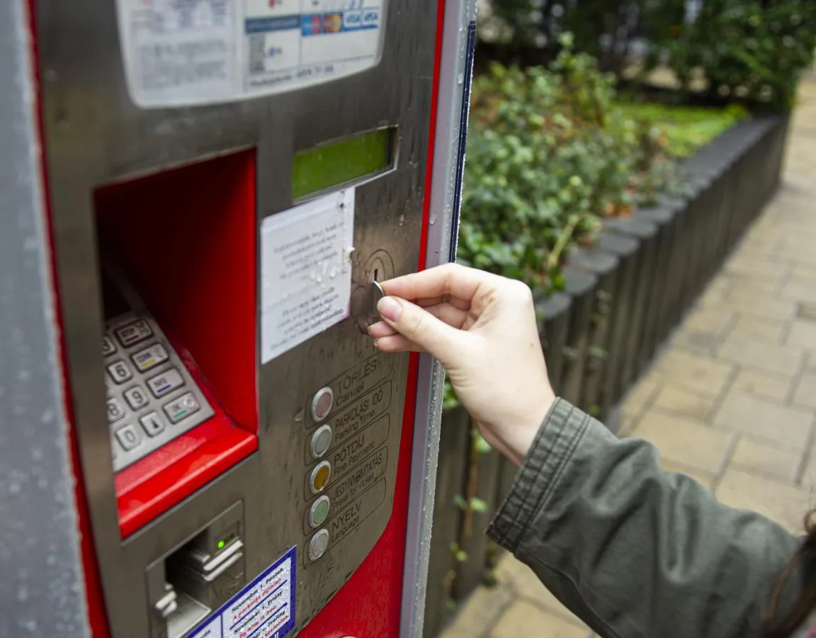 Kerületi polgármesterek tiltakoznak, hogy a főváros és a kormány közösen vonná el parkolási bevételeiket