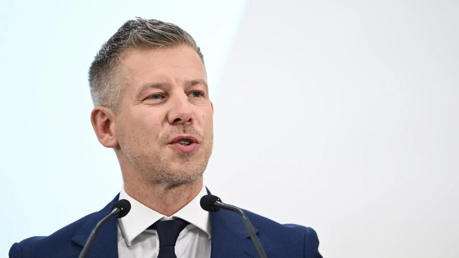 Magyar Péter nyilvános elhatárolódást vár a Katolikus Egyháztól Osztie Zoltán prédikációja miatt