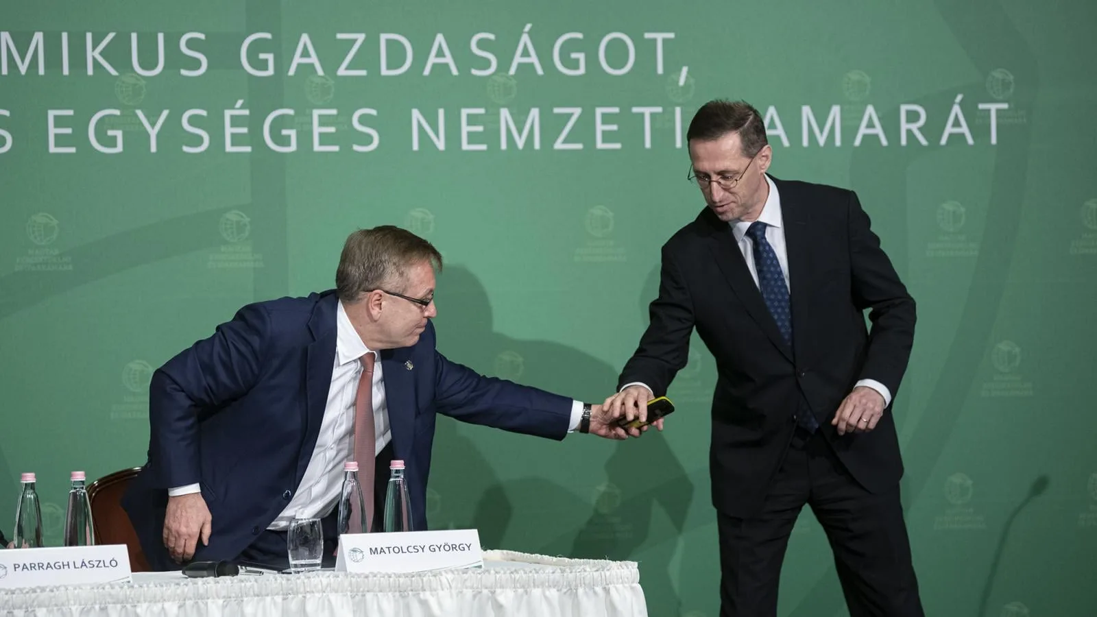 Matolcsy Györgyöt és Varga Mihályt fogja meghallgatni legközelebb a jegybanki visszaéléseket feltáró vizsgálóbizottság