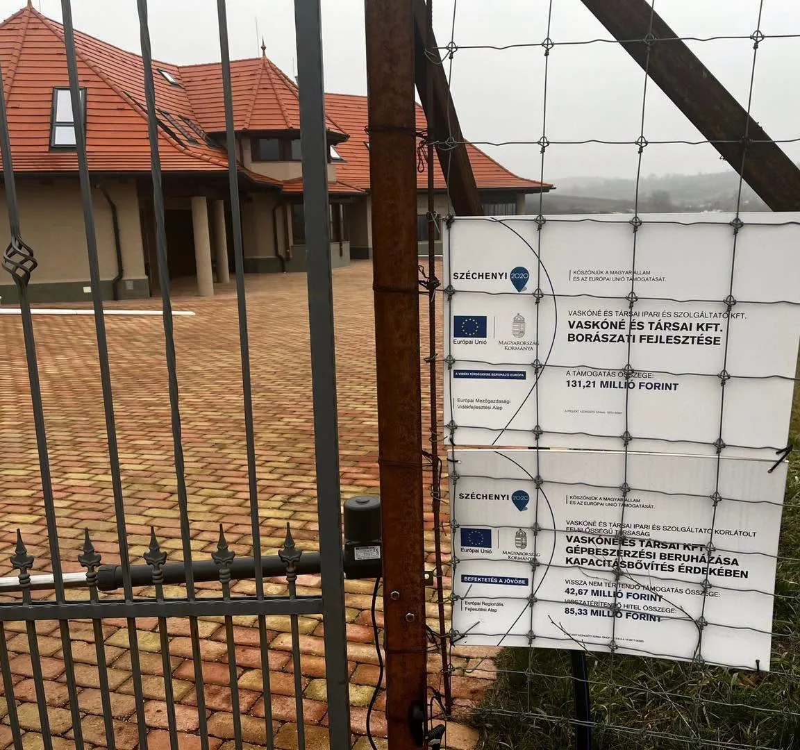 Borfeldolgozóból luxusvilla? – Úgy néz ki, fizetnie kell a volt fideszes polgármesternek